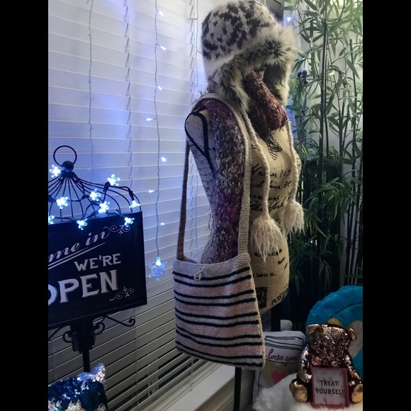 Unique bag and accessories (Hat, scarve, & purse) - Picture 3 of 12